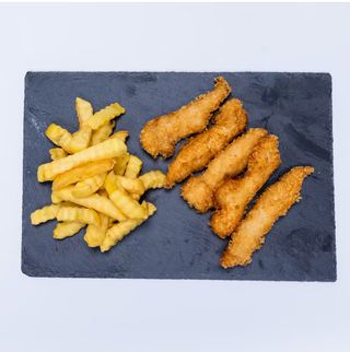 Хрупкаво пиле с пържени картофи и сос по избор (270г)