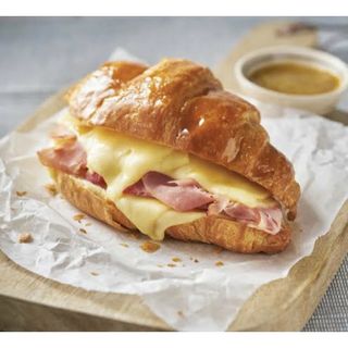 Кроасан с шунка и гауда (120г)