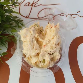 Tapa de ensaladilla con picos  de pan