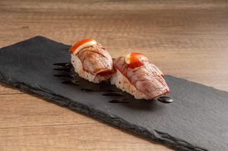 52.Nigiri atun flameado spicy 2u