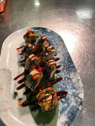 Roll de salmón y espárragos en tempura