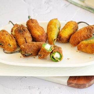 Jalapeños rellenos de queso chedar 