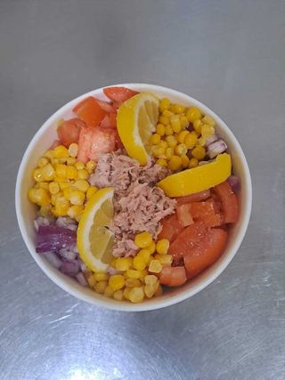 Salată cu ton