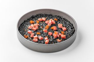 Птітім з тунцем та червоною ікрою  