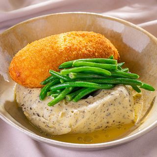 ქათმის ხრაშუნა კოტლეტი ტრიუფელის პიურეთი