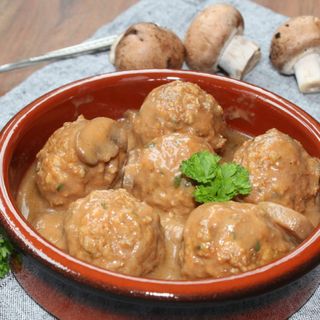 Albóndigas en salsa