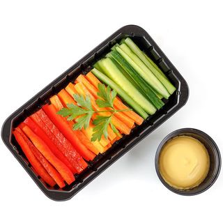  Овочеві палички із сирним соусом