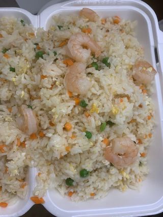 27. Пържен ориз със скариди, зеленчуци и яйца (900г)