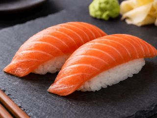 NIGIRI Z ŁOSOŚIEM 2szt (80g)