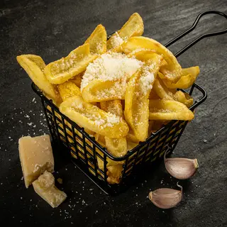 Cartofi French cu usturoi si parmezan