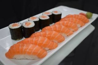 Dashi Salmon 7 & Maki (316g)