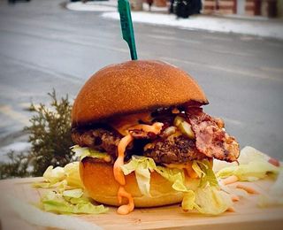 Bacon Burger ( cartofi + sos)