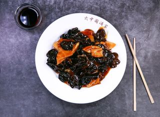 45. Пържен бамбук с черни гъби