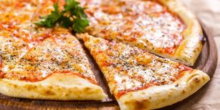 პიცა მარგარიტა (4 ნაჭერი)