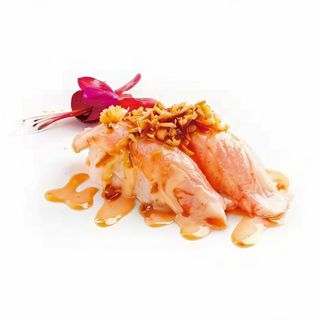 1048. Nigiri De Salmón Picante Flameado (2 Pzs.)