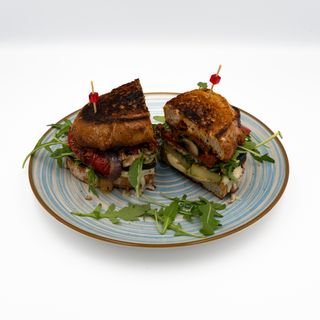 Kanapka z grillowanymi warzywami