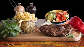 Ceafa la Gratar cu cartofi prajiti & salata mixta