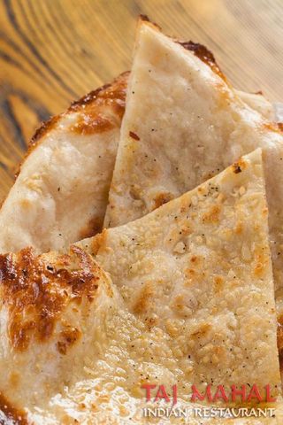 Наан с чесън (1бр)