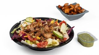 Salată pulled chicken