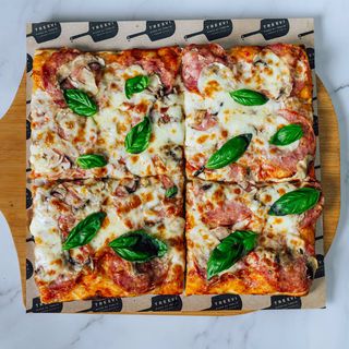 Pizza Salami e Funghi (2 persoane)