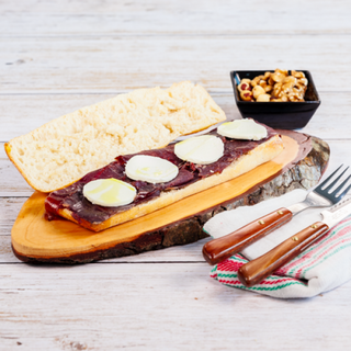 Bocadillo de cecina y queso de cabra
