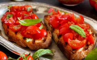 Bruschette al ciliegino