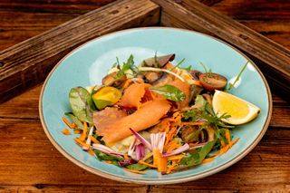 Salată cu somon