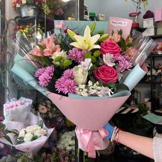 #40. ფერადი თაიგული შერეული ყვავილებით 