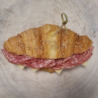 Croissant salato Salame e formaggio 