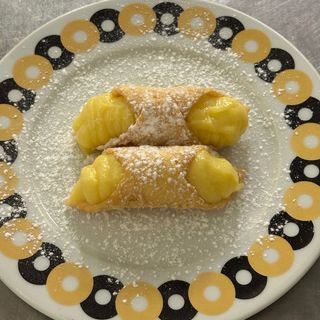cannoli con crema 