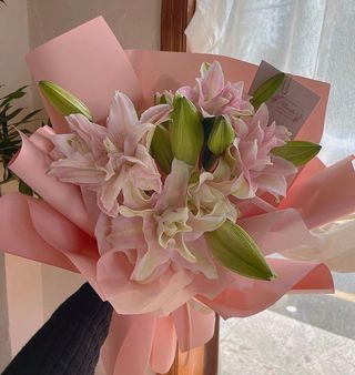 ვარდისფერი ლილიები