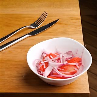 Salată de roşii cu ceapă