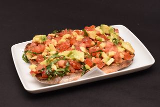 Bruschetă cu avocado