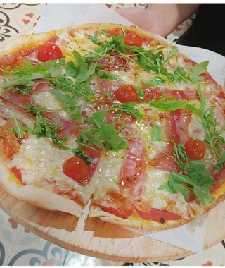 Pizza De Jamón Y Morrón (35 Cm.)