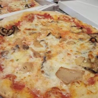 Pizza salsiccia e patate al forno