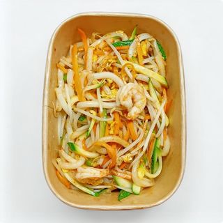 48. Udon saltati con gamberi e verdure