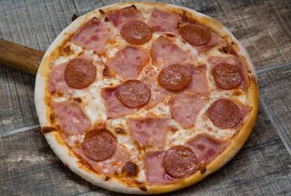 Pizza Prosciuto Salami