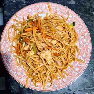 Tallarines Fritos Con Pollo