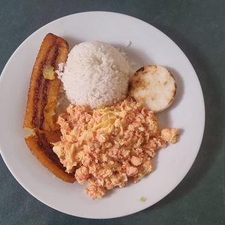 Huevos Pericos Con Arepa