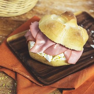 Panino mortadella e mozzarella