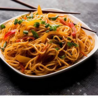 23. Fettuccine con carne alla piastra