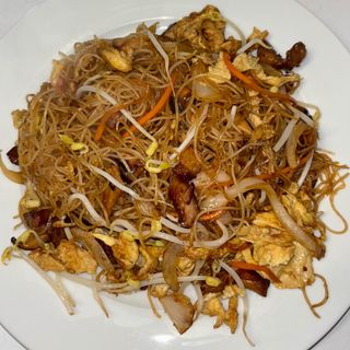 Fideos fritos con cerdo