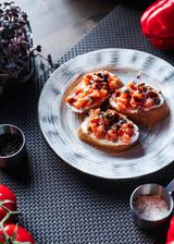 Брускетта с лососем