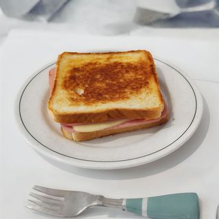 Sándwich de jamón y queso