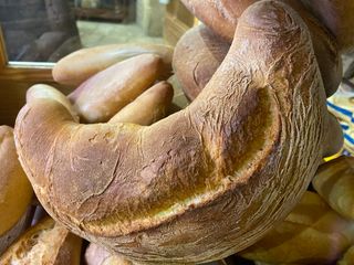 Pane di Altamura di semola con salame piccante cime rape stufate stracciate