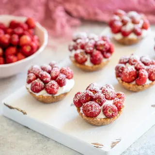 cestino con fragoline e crema