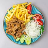 Тушеное мясо с фри