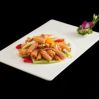 Seppia saltato con sedano（芹菜目鱼）