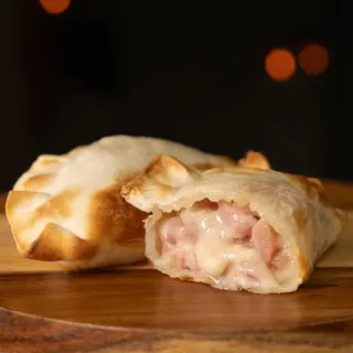 Empanada de Jamón y Queso