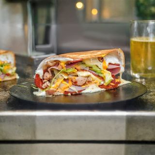 Палачинка със пушено пуешко месо и гауда, гъби